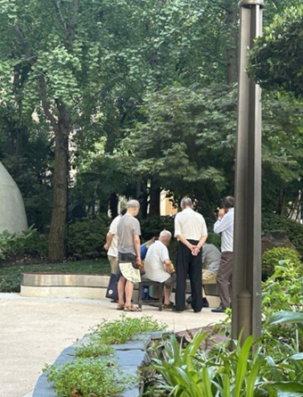 公園で囲碁をする風景（筆者撮影）